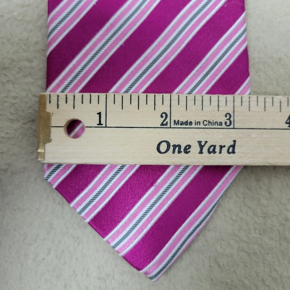Donald J Trump Signature Collection Pink Striped Mens‎ Necktie 100% Silk